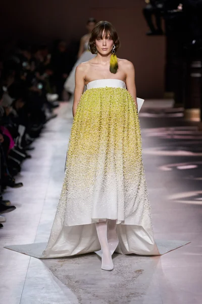 Look 11